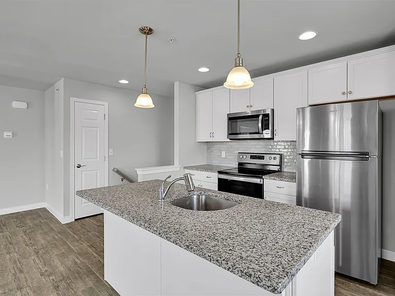 15 Pacific Blvd #K — Photo 6