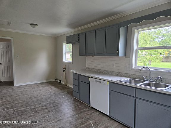 5th image of 2229 33rd St