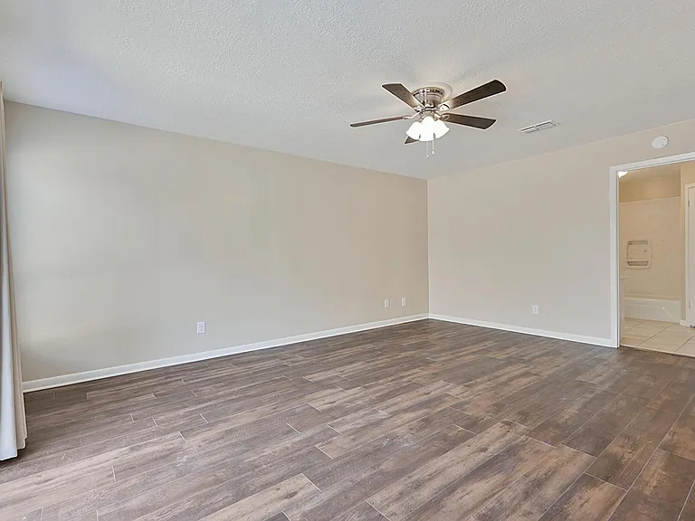 2408 Quail Hollow Dr — Photo 10