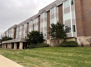 201 Thames Pkwy #81E, Park Ridge, IL 60068