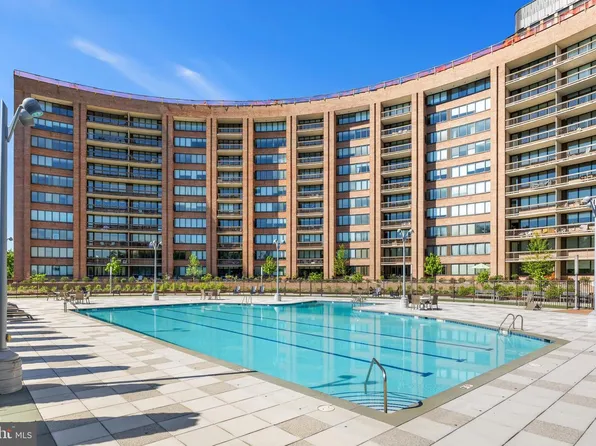 1805 Crystal Dr APT 1010S, Arlington, VA 22202