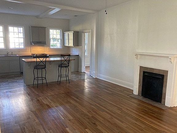 5th image of 923 E Clay St