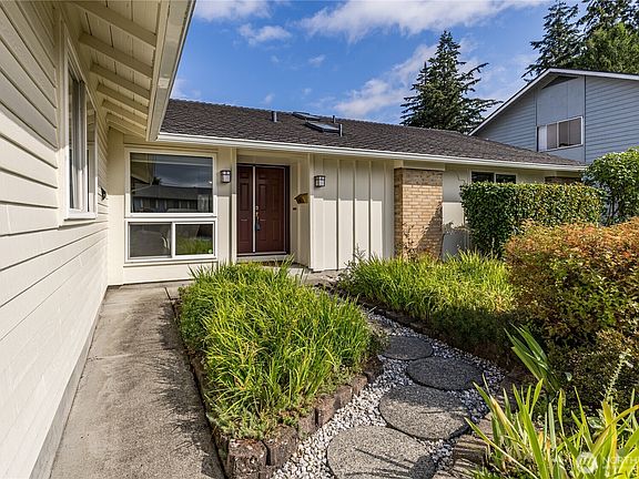 3rd image of 2555 Forest Ridge Drive SE