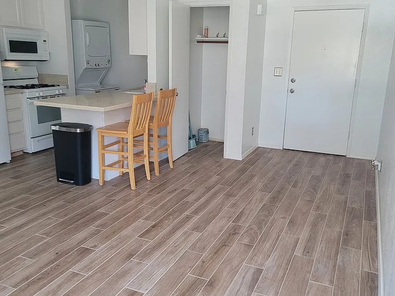 515 Grande Ave #D — Photo 3
