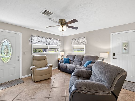 4th image of 17391 Rewis Rd