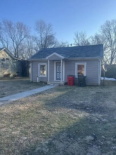 2 bed, 1.0 bath, 707 sqft, $750 — Photo 1