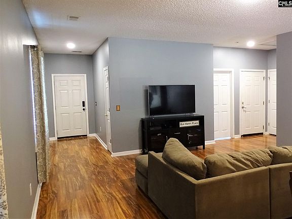 3rd image of 1 Willow Hurst Ct