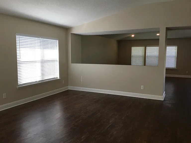 2320 Brian Lakes Dr E — Photo 5