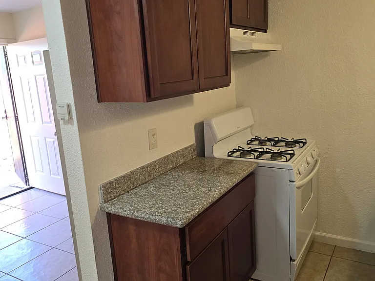 617 Maple St #2 — Photo 5