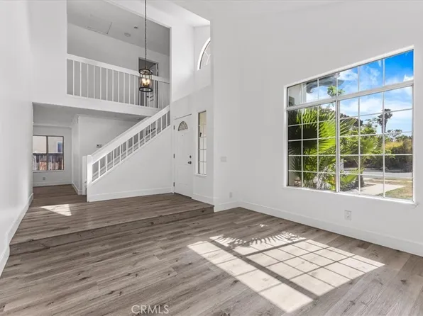 718 Saint Helena Dr, Corona, CA 92879
