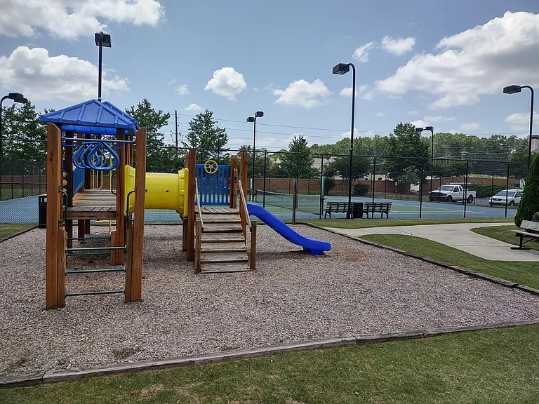 411 Red Coat Ln — Photo 11