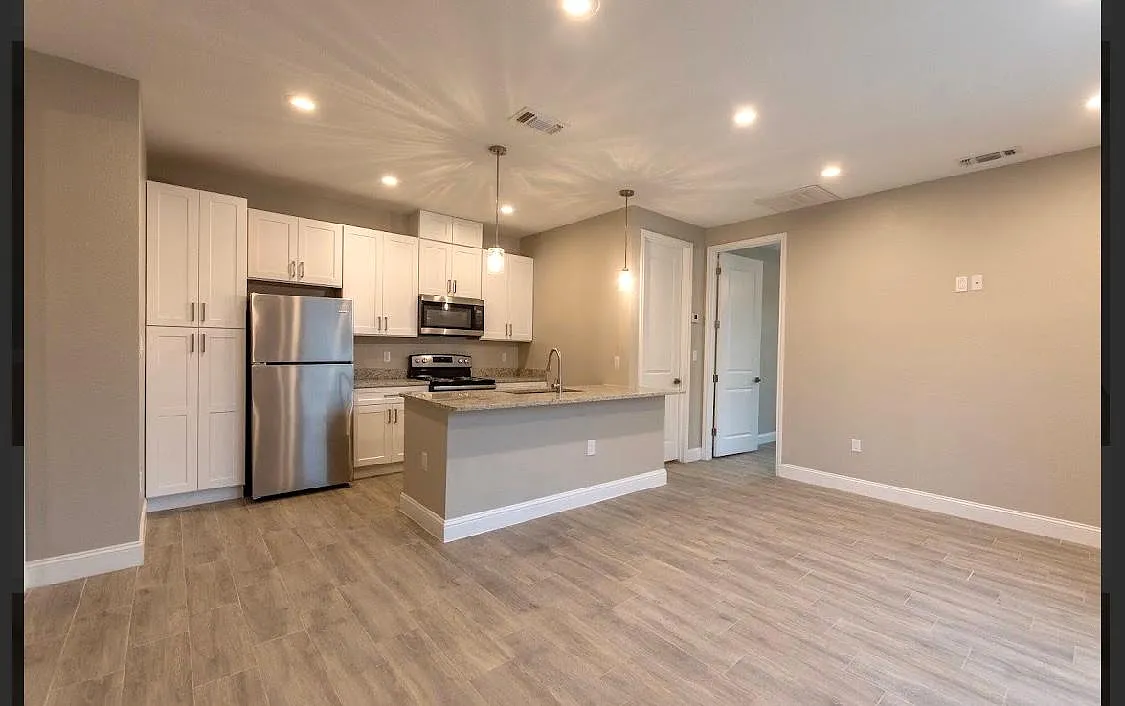 2 bed, 850 sqft, $1,200 — Photo 1
