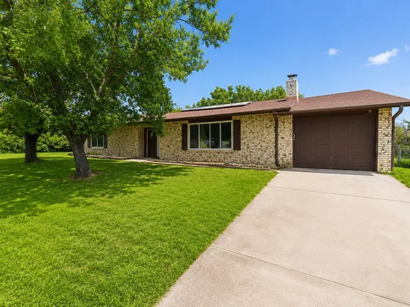 119 Dennis St, Jacksboro, TX 76458