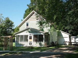 31 S Gibbs St, White Cloud, MI 49349