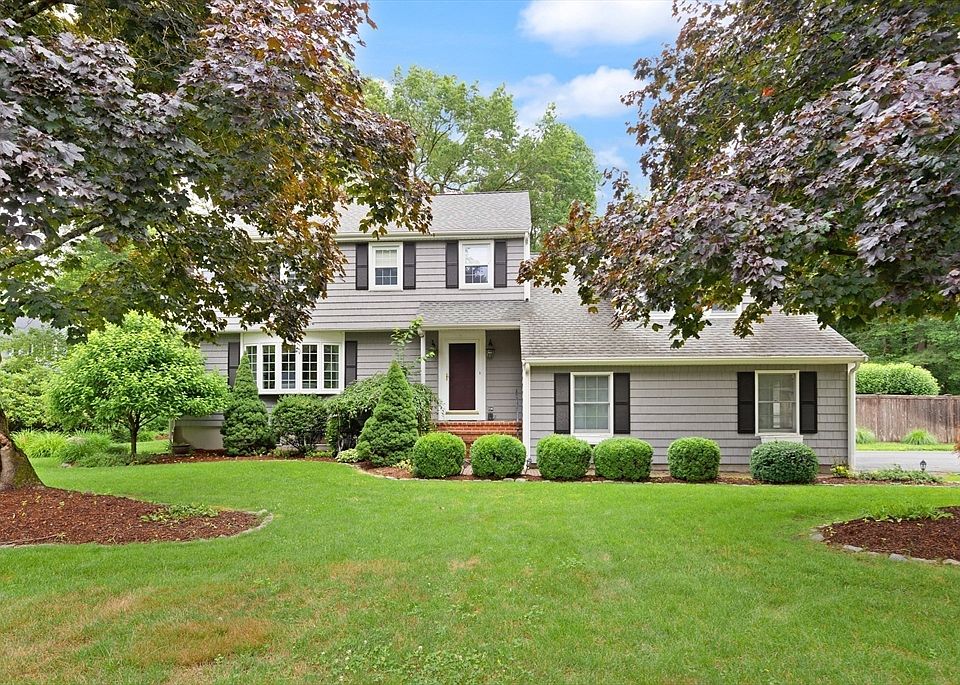 1st image of 32 Heritage Dr