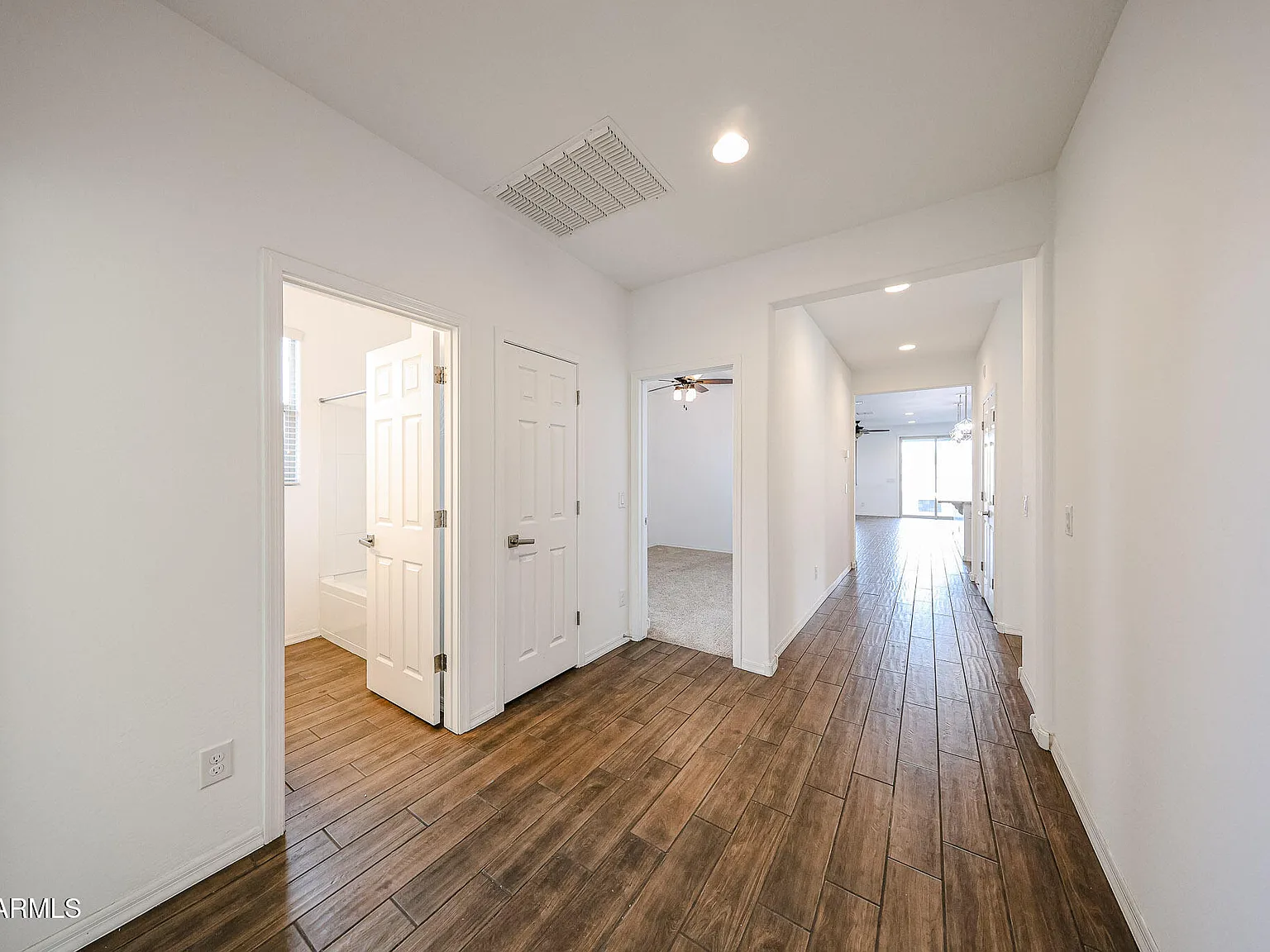 3 bed, 2.0 bath, 1902 sqft, $2,600 — Photo 4