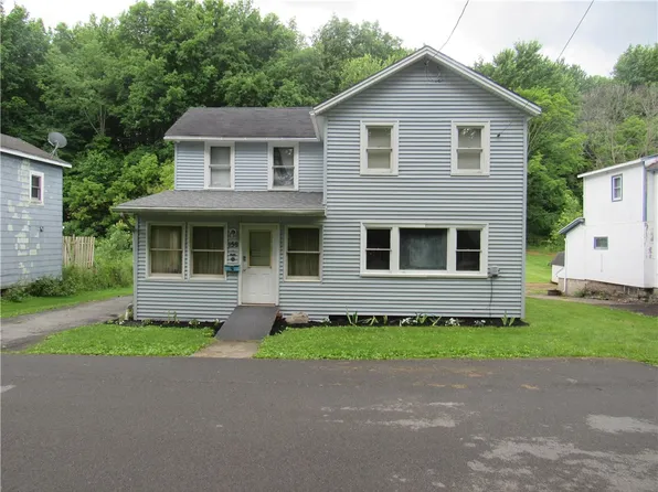 159 Cayuga St, Clyde, NY 14433