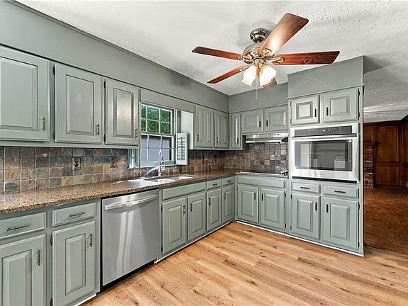 4th image of 528 Chanterella Rd SW