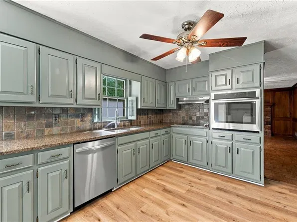 528 Chanterella Rd SW, Lilburn, GA 30047