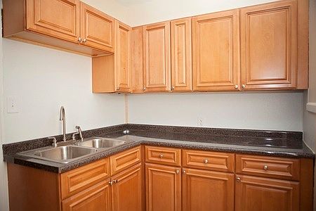 1st image of 465 Elmwood Ave APT 3
