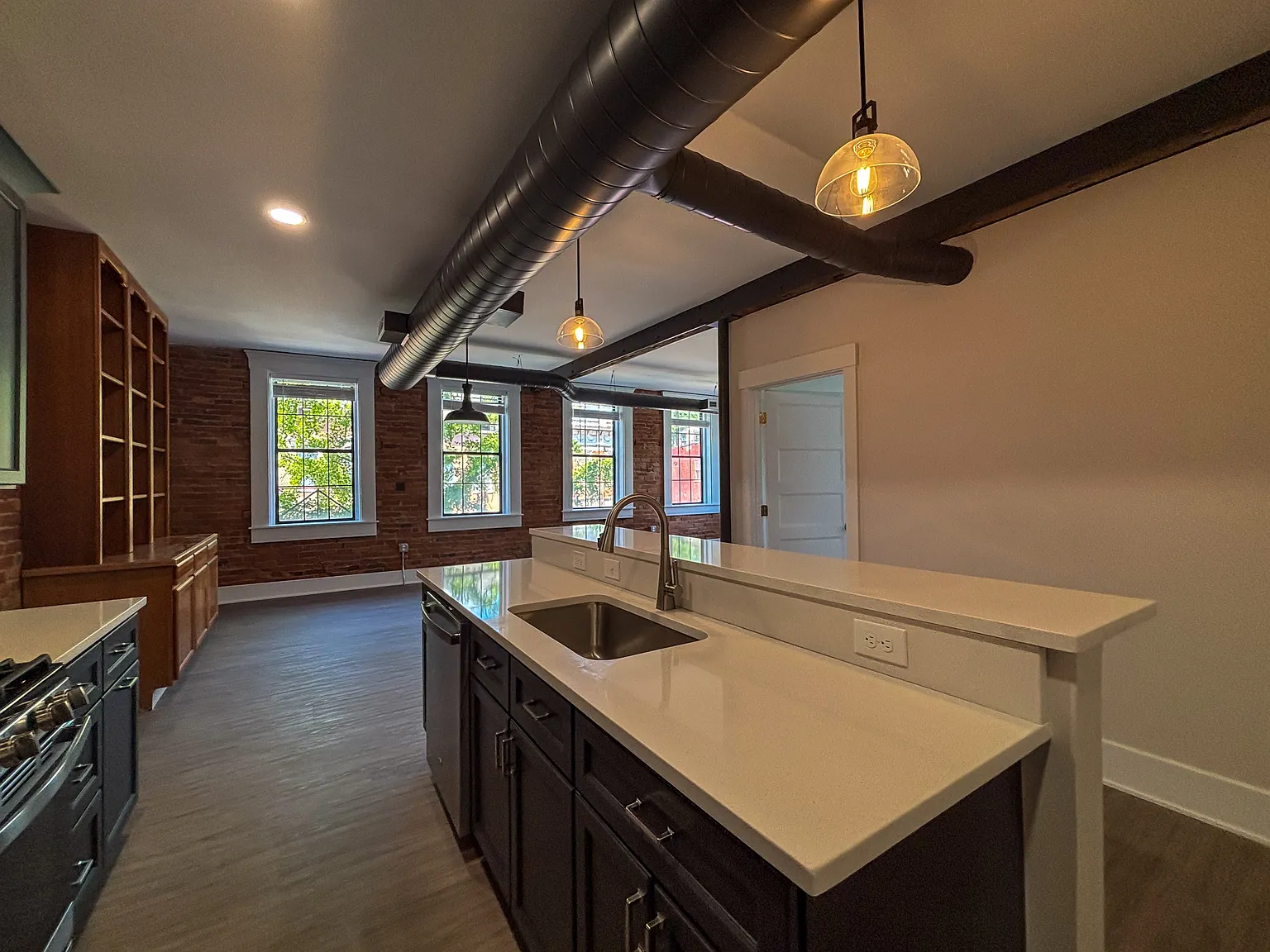 2 bed, 1355 sqft, $2,550 — Photo 2