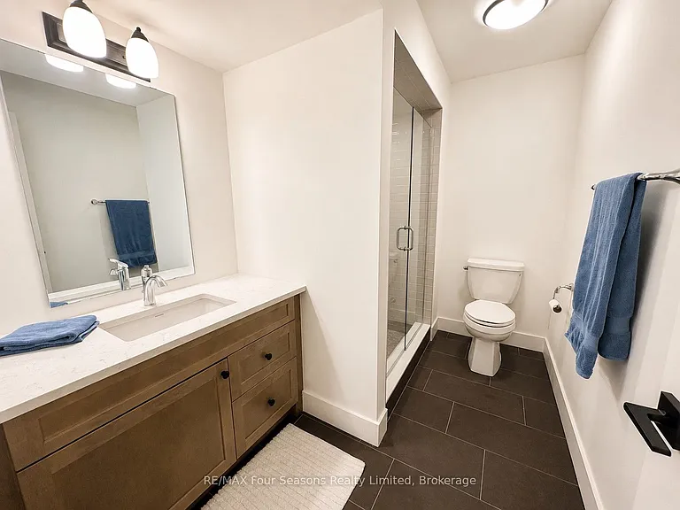 137 White Oak Cres — Photo 24