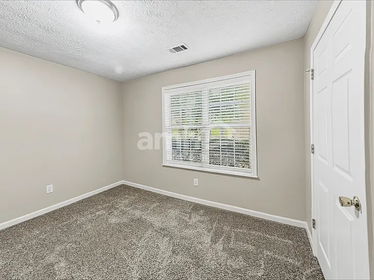 451 Bellingham Dr — Photo 14