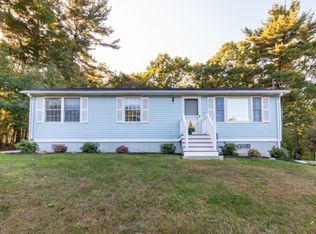 29 Hummingbird Ln, East Taunton, MA 02718