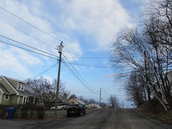 Exterior Neighborhood (street photo)