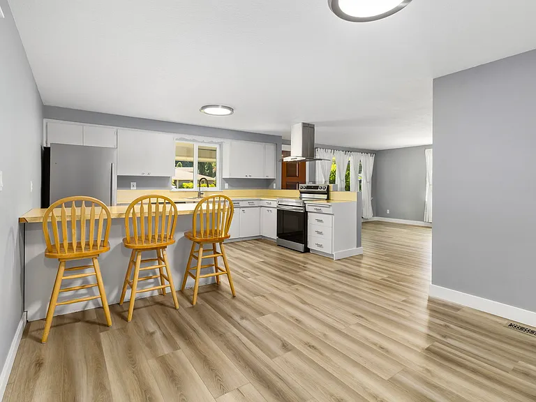 315 Smith Dr — Photo 8
