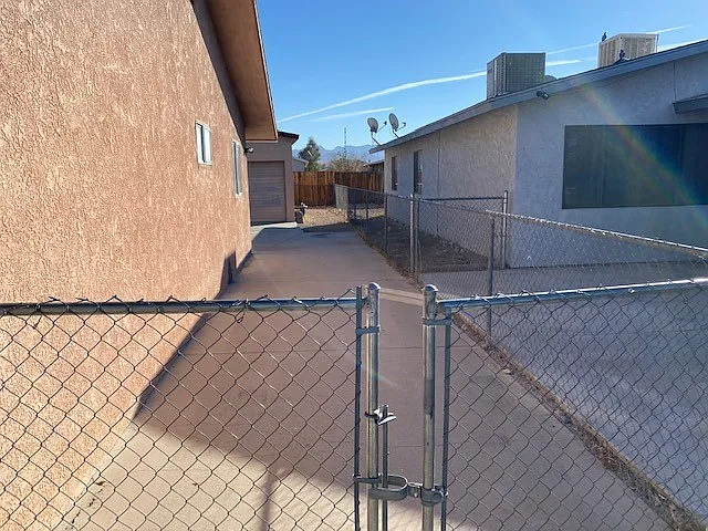 1460 Tonto Dr — Photo 2