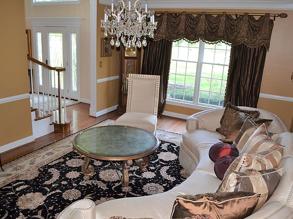 5th image of 2060 Silverwood Dr