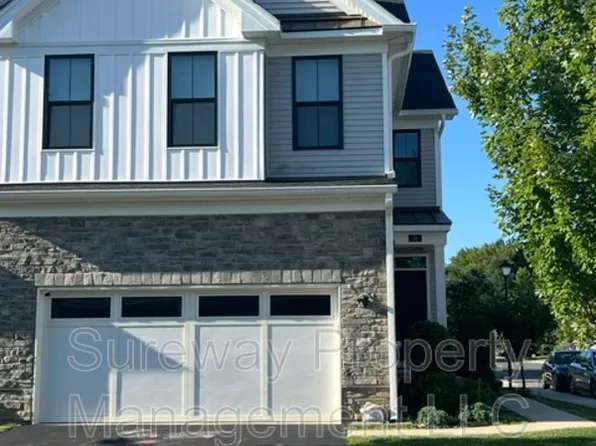 33 Clover Ln, Monroe, NJ 08831
