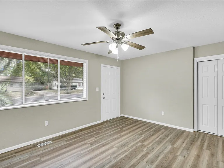 1306 Ellis Dr — Photo 3