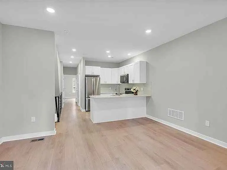 802 W Norris St #1 — Photo 4