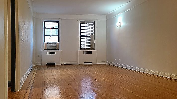 1st image of 3083 Crescent St #D6