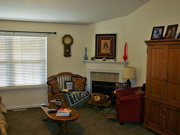 4th image of 2962 N Norway Dr
