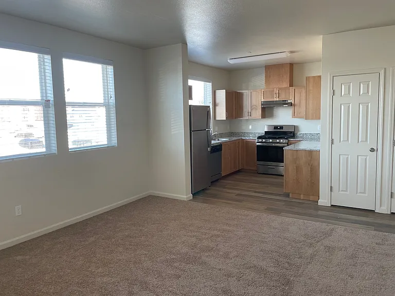 Daybreak Apartments — Photo 6