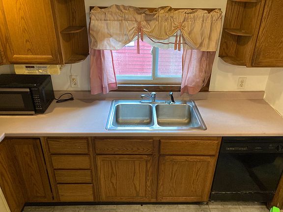 5th image of 472 Breckenridge St #2