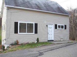 1113 Hoffman Dr, Oakdale, PA 15071