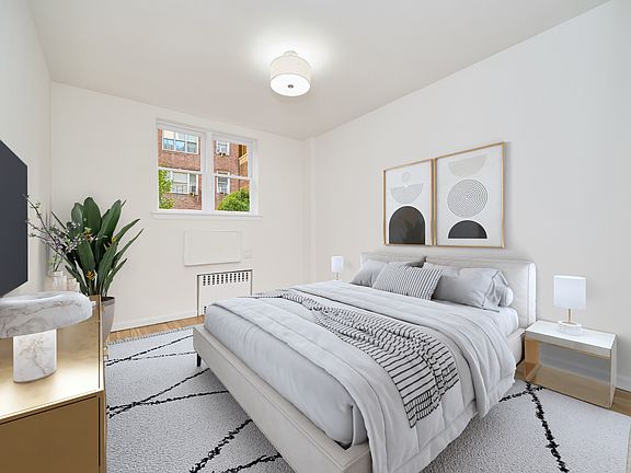 3rd image of 57 E 77th St #5