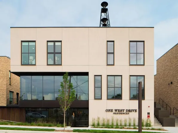 One West Drive, 1 West Dr #Cd9e42869, Excelsior, MN 55331