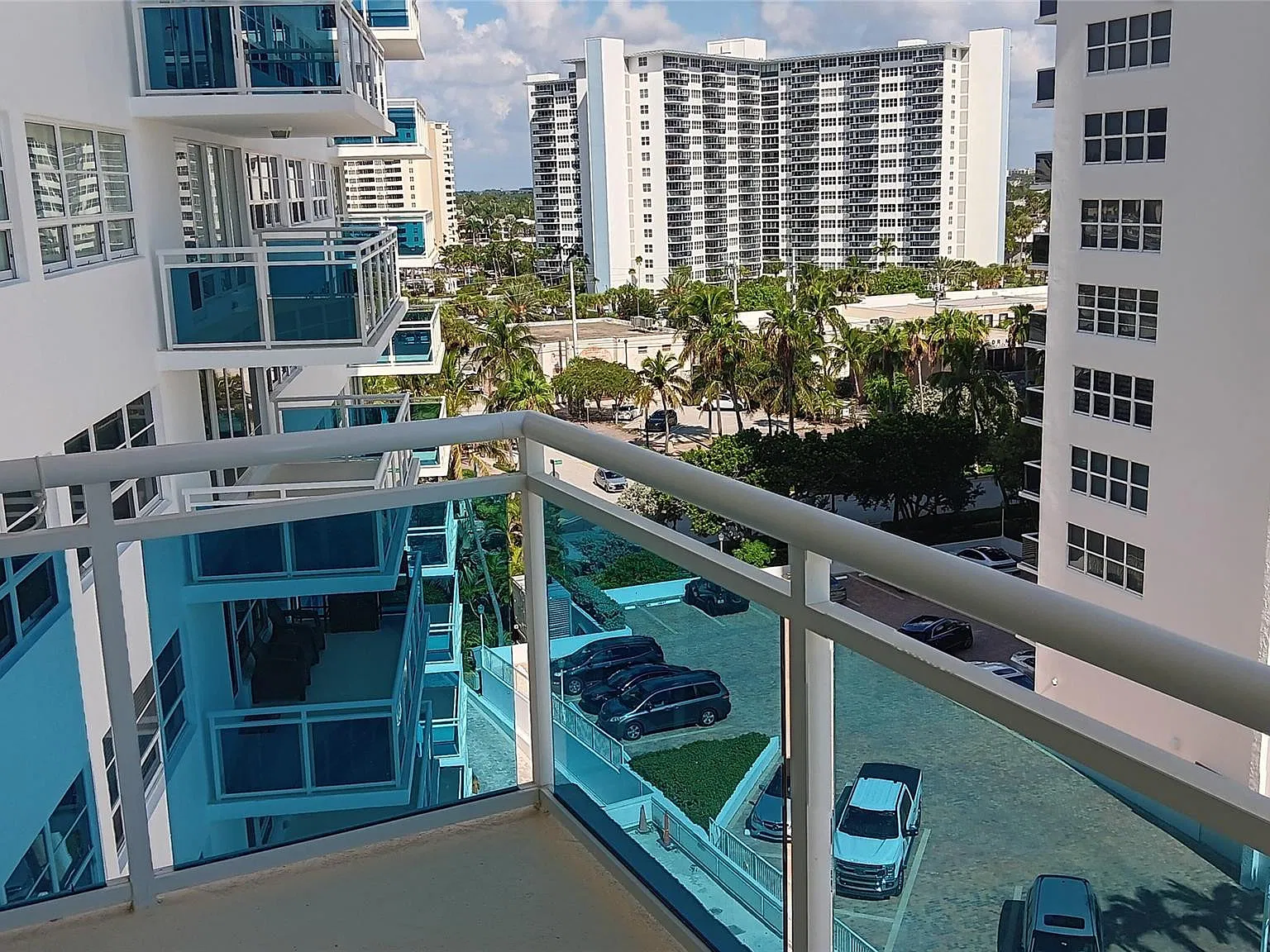 1 bed, 1.5 bath, 1054 sqft, $4,000 — Photo 2