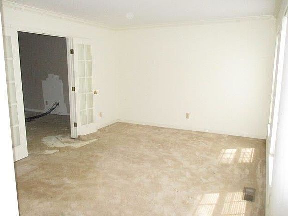 4th image of 9880 Country Hill Ct