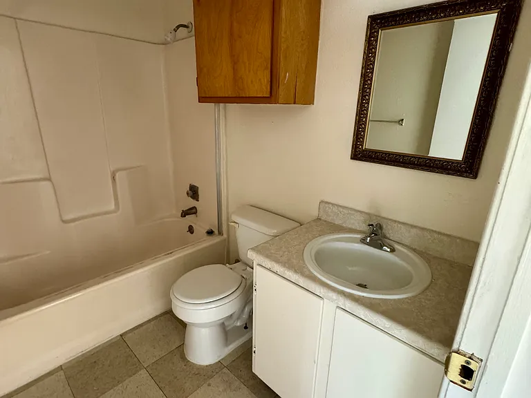 1523 Quintana Rd #18 — Photo 5