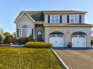49 Gate Ln, Old Bridge, NJ 08857