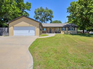 1621 Lariat Dr, Bartlesville, OK 74006