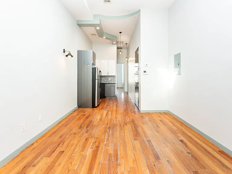 330 Harman St #2R — Photo 3