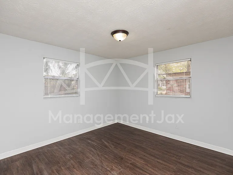 2661 W 25th St — Photo 12