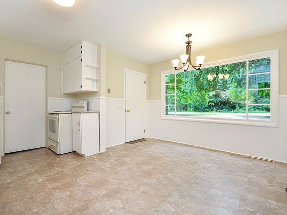 5th image of 8608 Douglas Ave